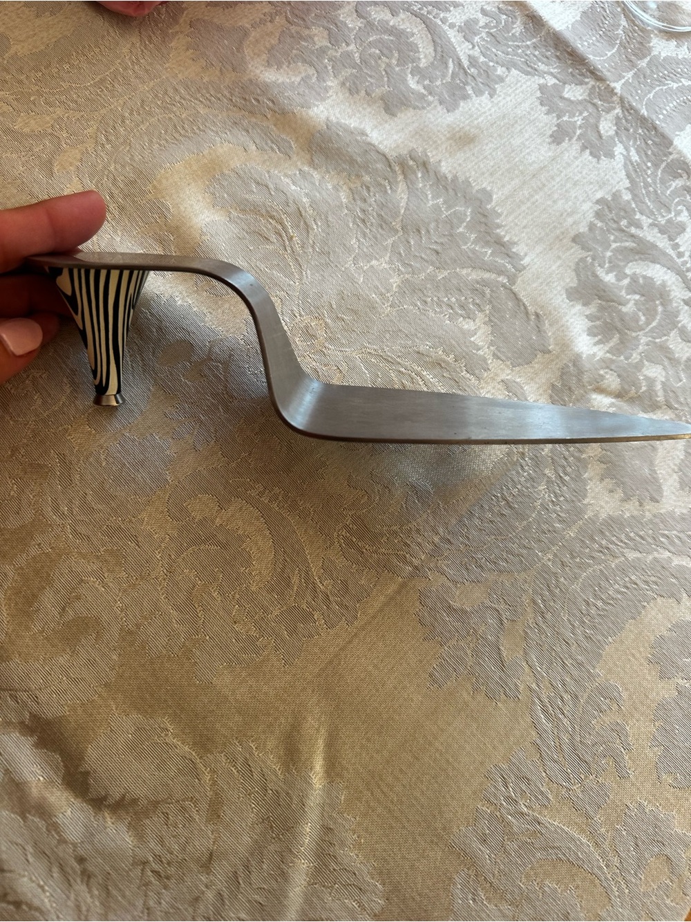 Striped Heel Shoe cake server  in Black and White